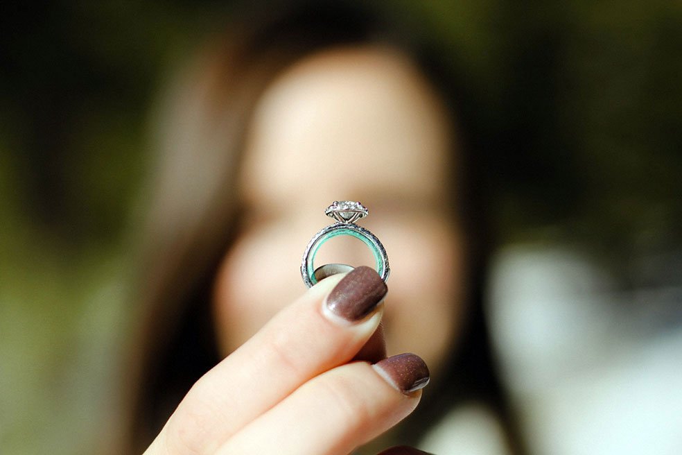 Comment rétrécir une bague trop grande ?